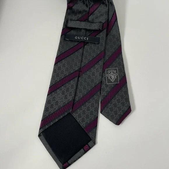 Gucci 100% Silk Tie Gray Purple GG Monogram Stripe Italy Crest Logo Designer - Picture 3 of 16